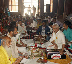 Samaj Couplets sung at Radhavallabh Temple